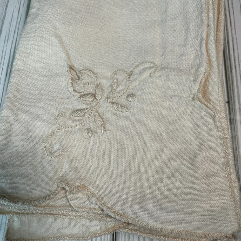 Vintage Cream Linen Napkins Set of 8 Embroidered Floral Scalloped Edge Off White